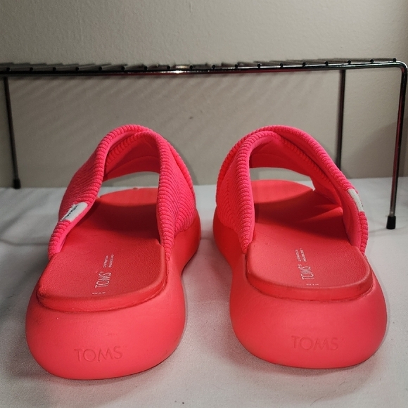 Toms Vibrant Pink Ribbed Slides - Picture 8 of 9